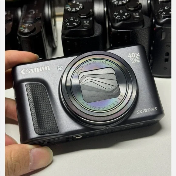 Canon SX720 HS Black Digital Camera - Picture 11 of 13